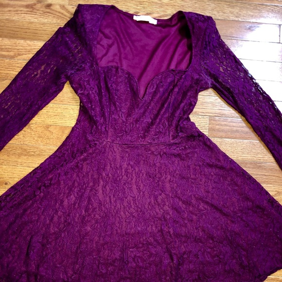 💕Lace Burgundy Dress💕 - Picture 2 of 5